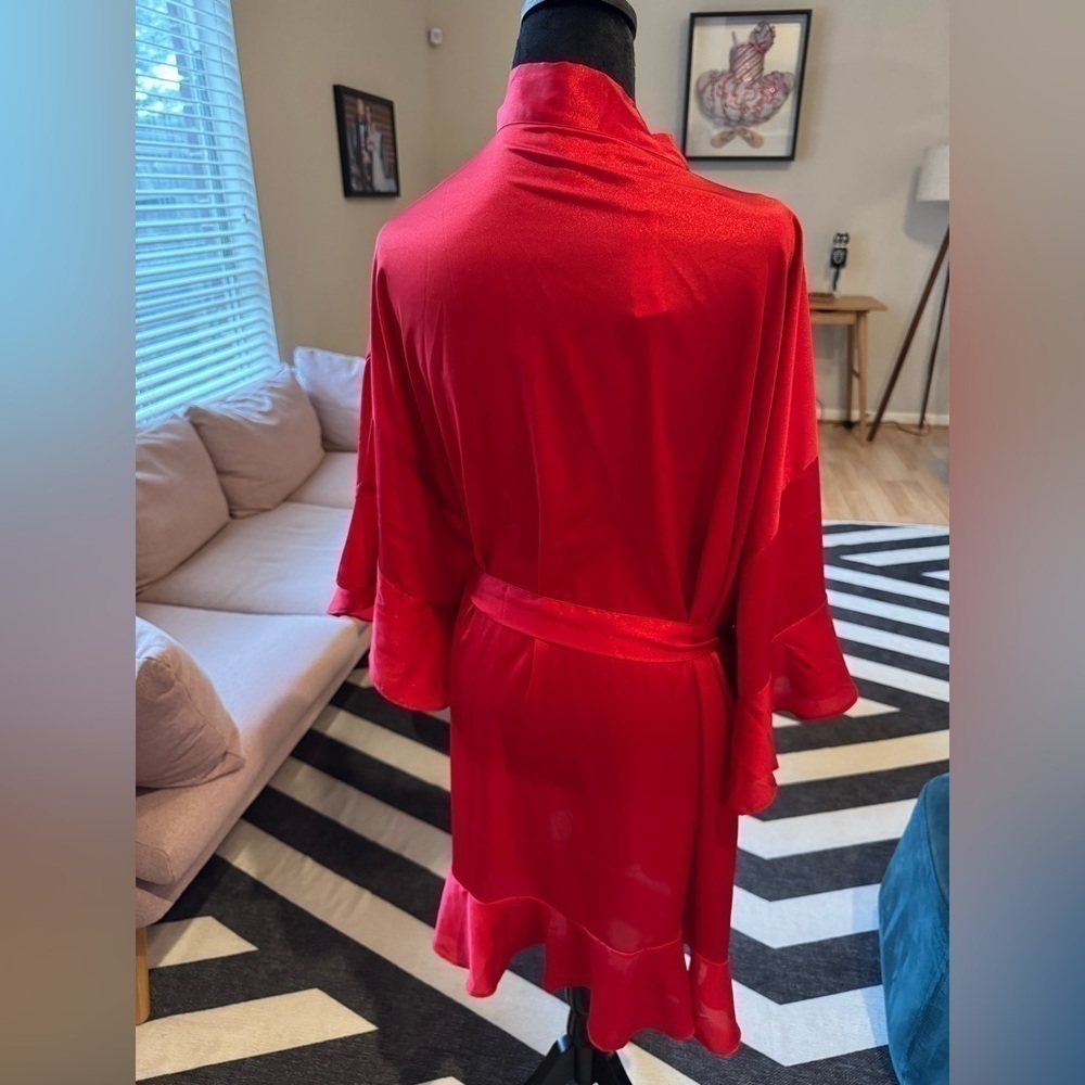 VICTORIA'S SECRET Shimmer Red Ruffle Sleeve and Trim Robe Size XL NWT - Picture 5 of 5